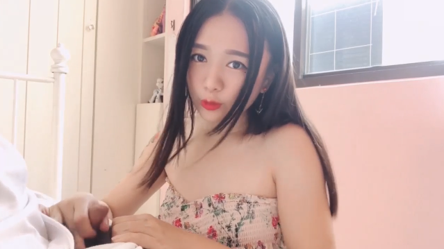 饥渴少妇随机抽取一名男子带回房间做爱。 — 2024